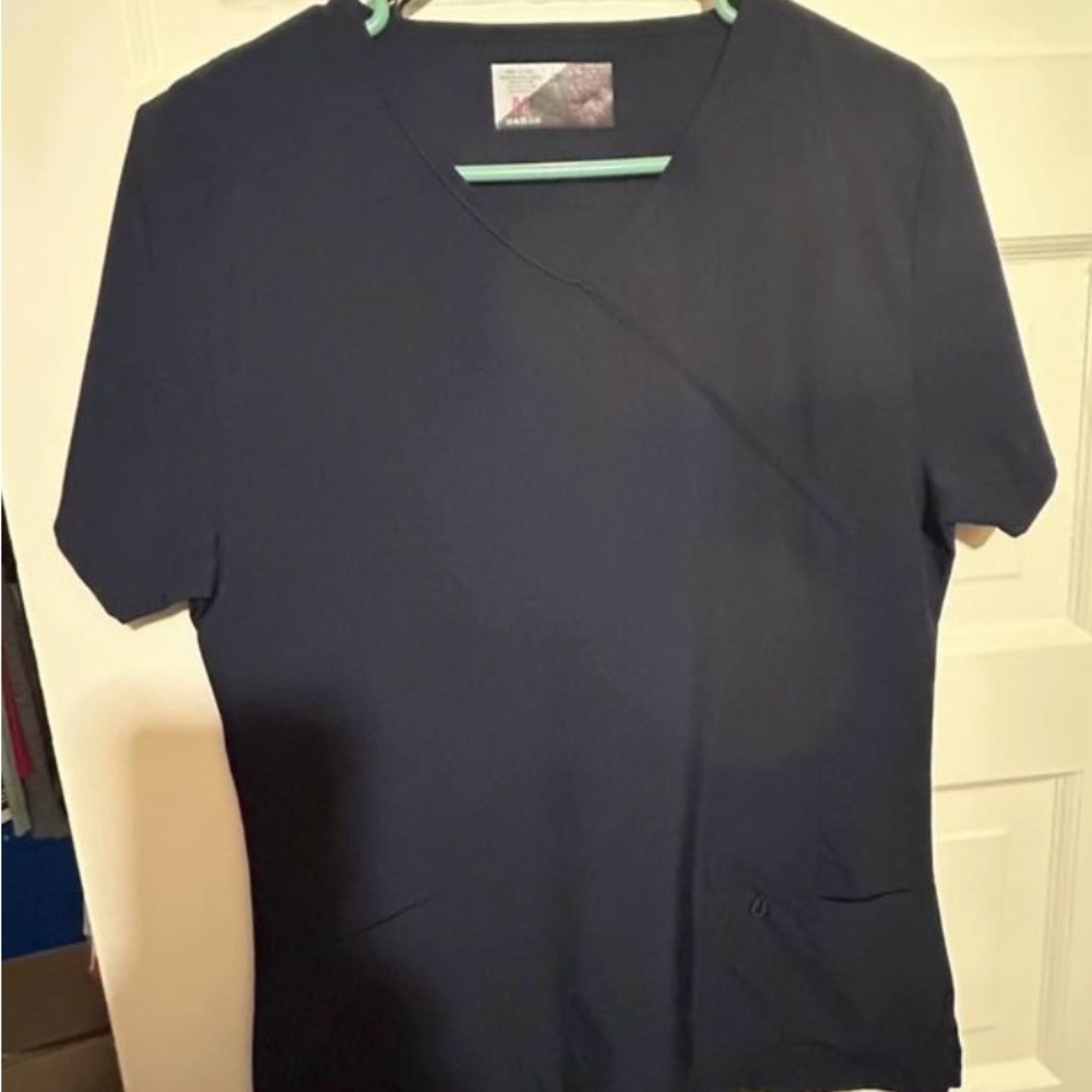 Scrub top